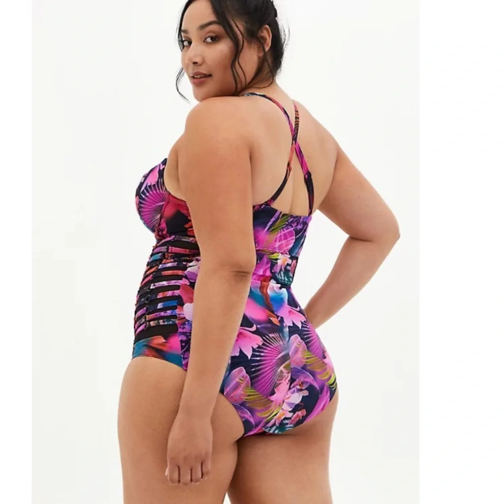 NWT torrid ladder side mesh leaves print swimsuit